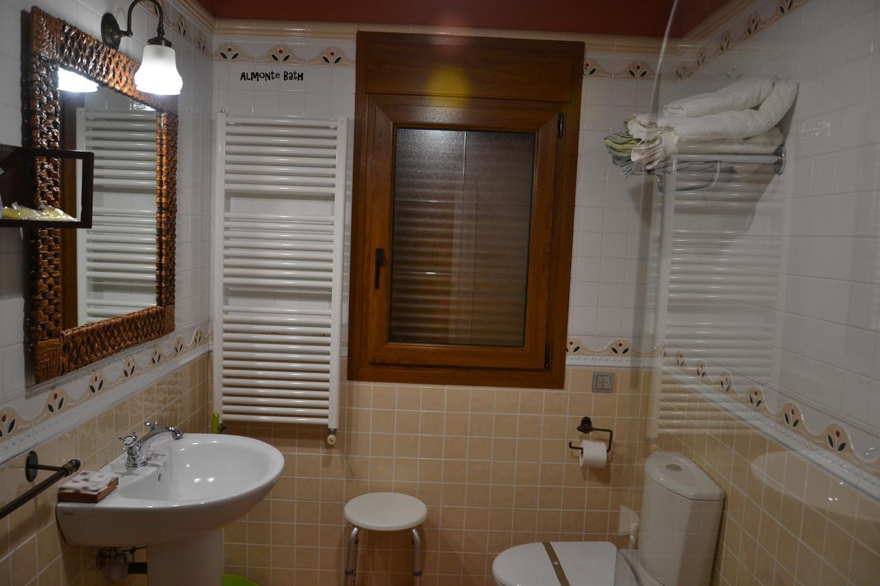 Apartamentos Rurales Natura Torrejón el Rubio Exterior foto